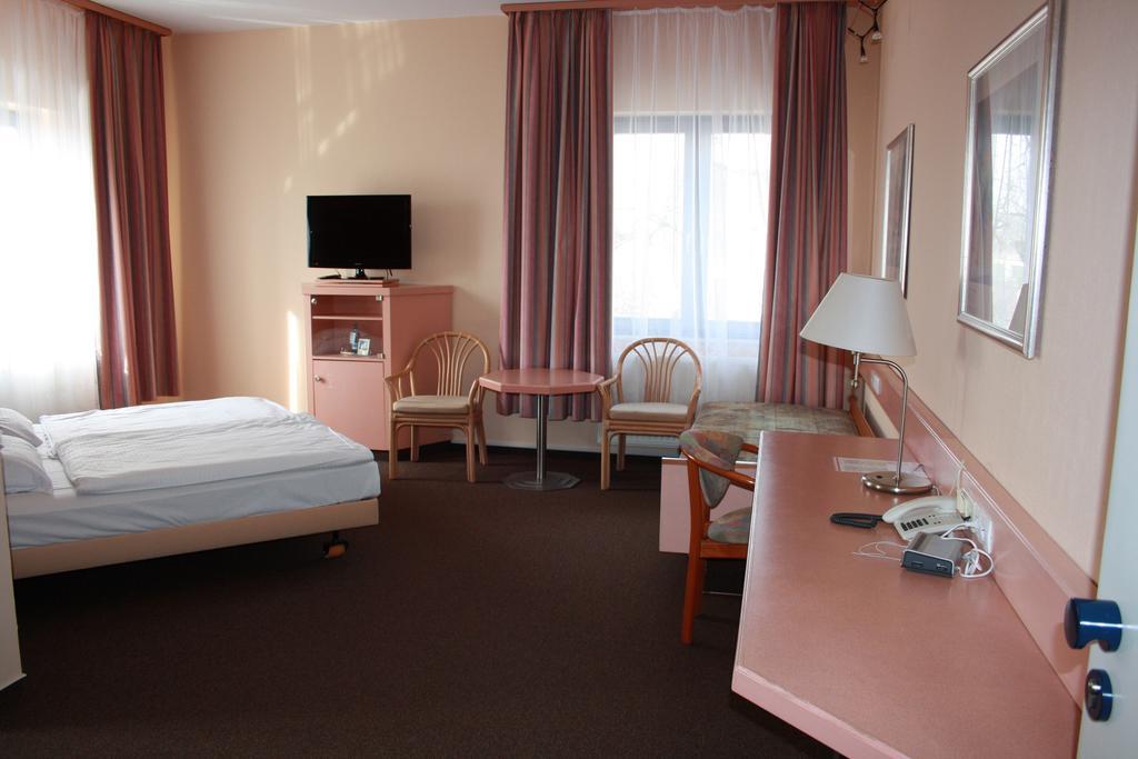 Hotel Christinenhof Garni - Bed & Breakfast Gadebusch Exterior photo