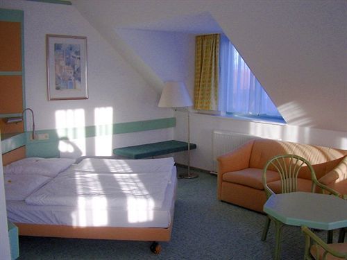 Hotel Christinenhof Garni - Bed & Breakfast Gadebusch Room photo