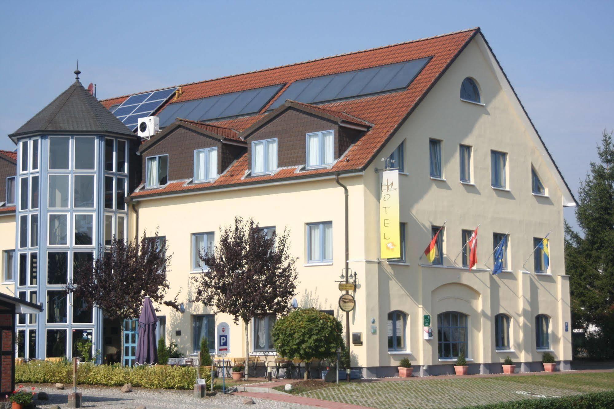 Hotel Christinenhof Garni - Bed & Breakfast Gadebusch Exterior photo